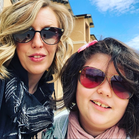 Meet your Posher, Katie - Picture 2 of 7